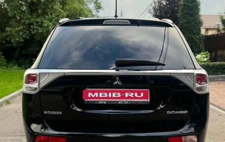Mitsubishi Outlander III рестайлинг 3, 2014 год, 1 350 000 рублей, 7 фотография