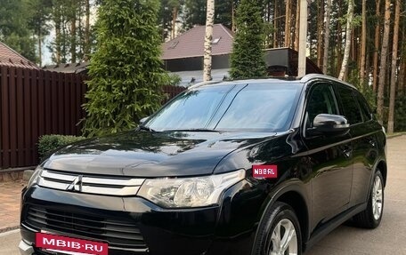 Mitsubishi Outlander III рестайлинг 3, 2014 год, 1 350 000 рублей, 11 фотография
