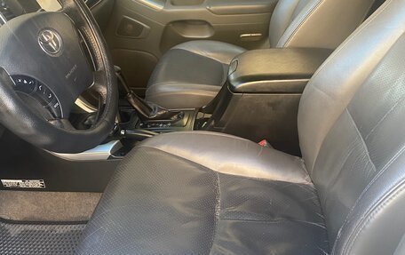 Toyota Land Cruiser Prado 120 рестайлинг, 2007 год, 2 400 000 рублей, 14 фотография