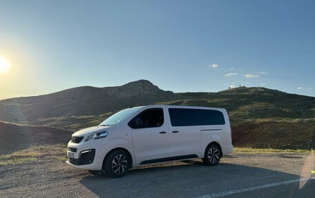 Peugeot Traveller I, 2021 год, 3 650 000 рублей, 18 фотография