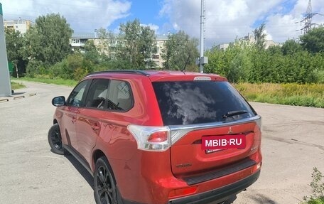 Mitsubishi Outlander III рестайлинг 3, 2013 год, 1 380 000 рублей, 2 фотография
