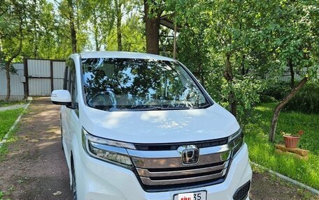 Honda Stepwgn IV, 2018 год, 2 700 000 рублей, 2 фотография