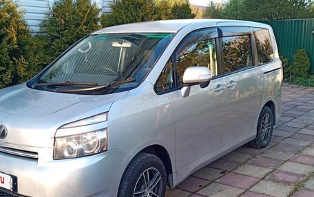 Toyota Voxy II, 2008 год, 1 390 000 рублей, 1 фотография