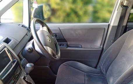 Toyota Voxy II, 2008 год, 1 390 000 рублей, 8 фотография