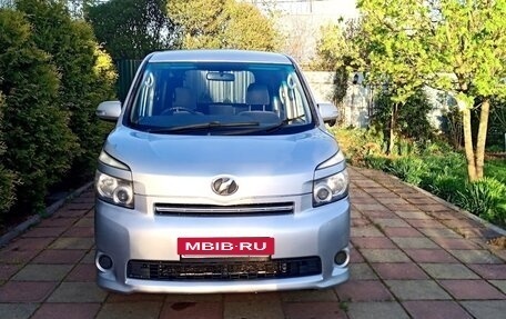 Toyota Voxy II, 2008 год, 1 390 000 рублей, 3 фотография