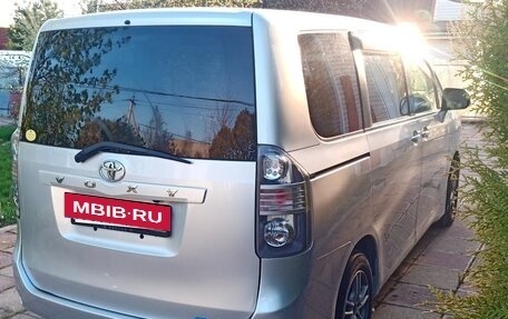 Toyota Voxy II, 2008 год, 1 390 000 рублей, 5 фотография