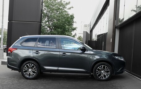 Mitsubishi Outlander III рестайлинг 3, 2016 год, 2 097 000 рублей, 4 фотография