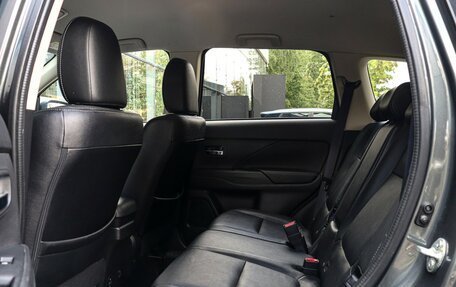 Mitsubishi Outlander III рестайлинг 3, 2016 год, 2 097 000 рублей, 9 фотография