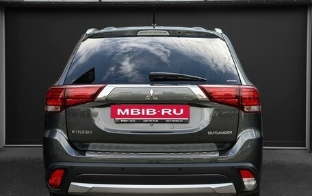 Mitsubishi Outlander III рестайлинг 3, 2016 год, 2 097 000 рублей, 6 фотография