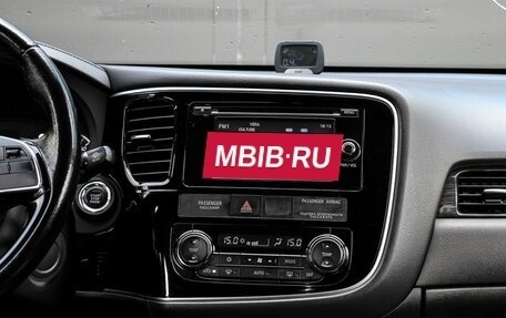 Mitsubishi Outlander III рестайлинг 3, 2016 год, 2 097 000 рублей, 11 фотография