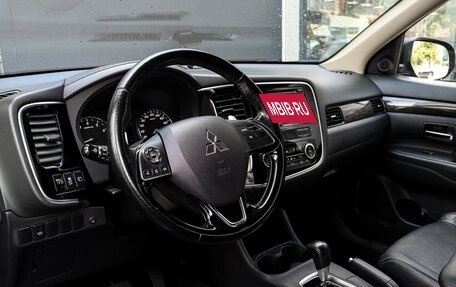 Mitsubishi Outlander III рестайлинг 3, 2016 год, 2 097 000 рублей, 12 фотография