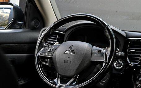 Mitsubishi Outlander III рестайлинг 3, 2016 год, 2 097 000 рублей, 14 фотография