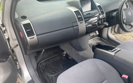 Toyota Prius, 2009 год, 600 000 рублей, 13 фотография