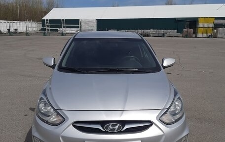 Hyundai Solaris II рестайлинг, 2012 год, 820 000 рублей, 2 фотография