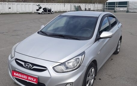 Hyundai Solaris II рестайлинг, 2012 год, 820 000 рублей, 3 фотография