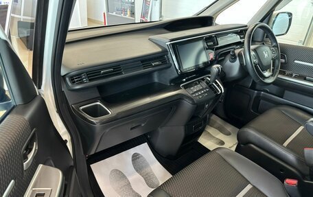 Honda Stepwgn IV, 2015 год, 2 249 999 рублей, 12 фотография