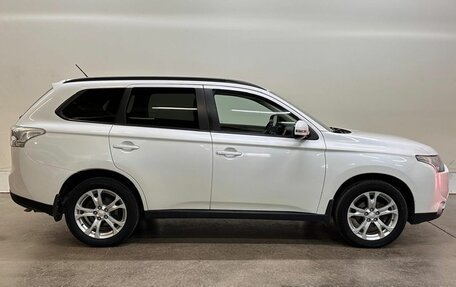 Mitsubishi Outlander III рестайлинг 3, 2013 год, 1 099 000 рублей, 5 фотография