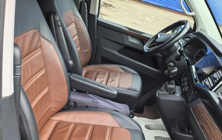 Volkswagen Multivan T6 рестайлинг, 2021 год, 9 600 000 рублей, 4 фотография