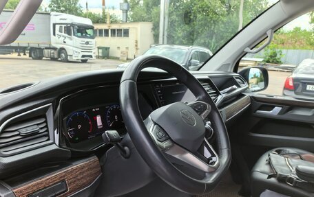 Volkswagen Multivan T6 рестайлинг, 2021 год, 9 600 000 рублей, 18 фотография
