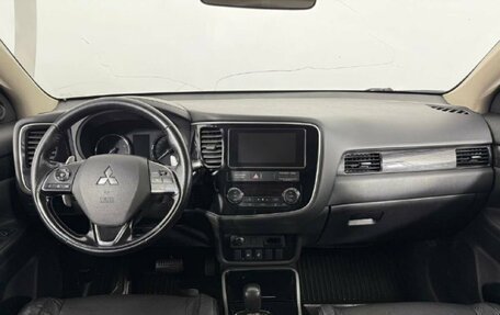 Mitsubishi Outlander III рестайлинг 3, 2018 год, 1 729 000 рублей, 7 фотография