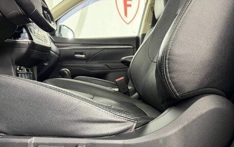 Mitsubishi Outlander III рестайлинг 3, 2018 год, 1 729 000 рублей, 10 фотография