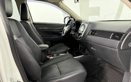 Mitsubishi Outlander III рестайлинг 3, 2018 год, 1 729 000 рублей, 14 фотография