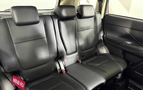 Mitsubishi Outlander III рестайлинг 3, 2018 год, 1 729 000 рублей, 15 фотография