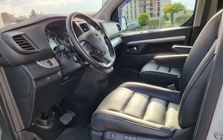 Opel Zafira Life I, 2021 год, 2 800 000 рублей, 10 фотография