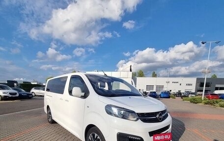 Opel Zafira Life I, 2021 год, 2 800 000 рублей, 4 фотография