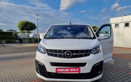 Opel Zafira Life I, 2021 год, 2 800 000 рублей, 2 фотография
