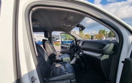 Opel Zafira Life I, 2021 год, 2 800 000 рублей, 28 фотография