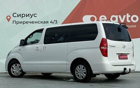 Hyundai Grand Starex Grand Starex I рестайлинг 2, 2016 год, 1 850 000 рублей, 4 фотография