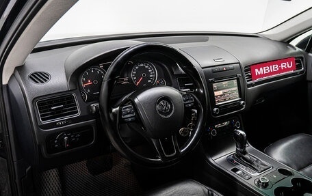 Volkswagen Touareg III, 2012 год, 1 997 000 рублей, 10 фотография