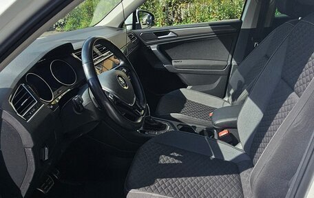 Volkswagen Tiguan II, 2018 год, 2 580 000 рублей, 3 фотография