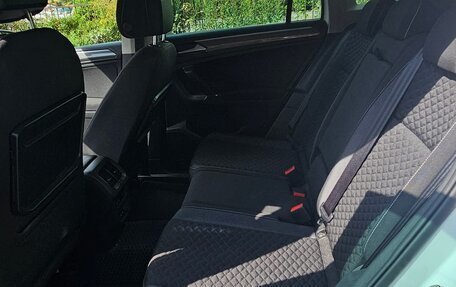 Volkswagen Tiguan II, 2018 год, 2 580 000 рублей, 4 фотография
