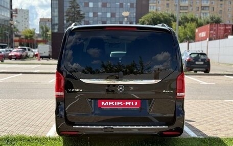 Mercedes-Benz V-Класс, 2019 год, 5 600 000 рублей, 5 фотография