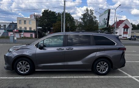Toyota Sienna, 2021 год, 3 999 999 рублей, 4 фотография