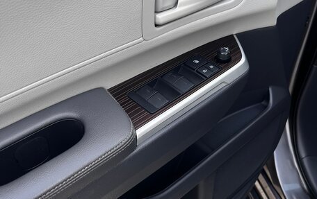 Toyota Sienna, 2021 год, 3 999 999 рублей, 12 фотография