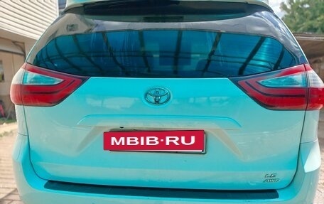 Toyota Sienna III, 2016 год, 3 199 000 рублей, 2 фотография