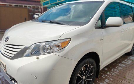 Toyota Sienna III, 2016 год, 3 199 000 рублей, 14 фотография