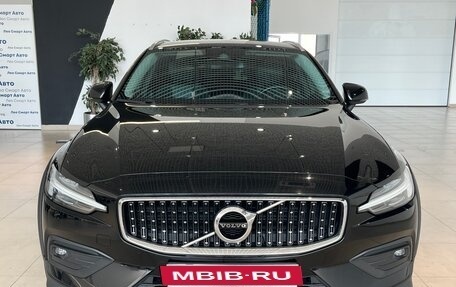 Volvo V60 Cross Country II, 2019 год, 3 470 000 рублей, 2 фотография