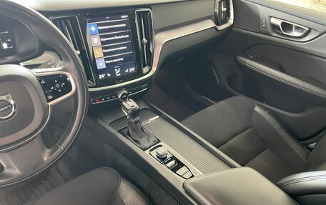Volvo V60 Cross Country II, 2019 год, 3 470 000 рублей, 14 фотография