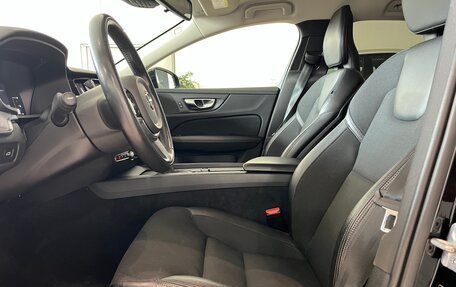 Volvo V60 Cross Country II, 2019 год, 3 470 000 рублей, 13 фотография