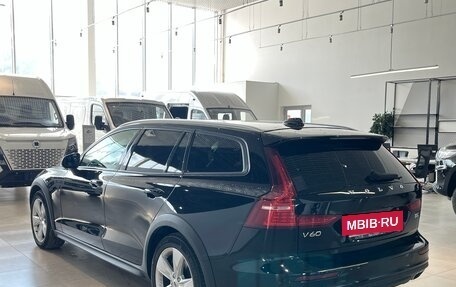 Volvo V60 Cross Country II, 2019 год, 3 470 000 рублей, 7 фотография