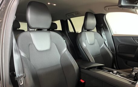 Volvo V60 Cross Country II, 2019 год, 3 470 000 рублей, 28 фотография