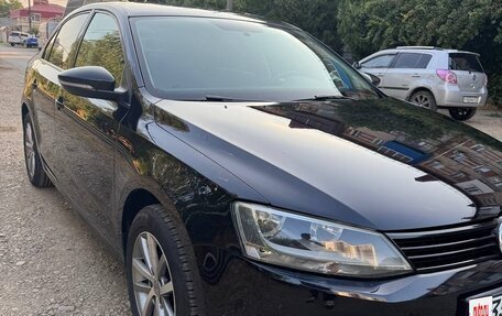 Volkswagen Jetta VI, 2013 год, 1 090 000 рублей, 2 фотография