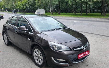 Opel Astra J, 2013 год, 900 000 рублей, 1 фотография
