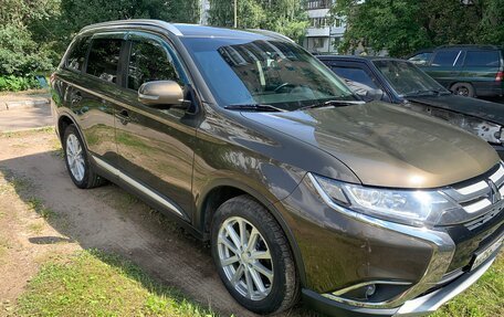 Mitsubishi Outlander III рестайлинг 3, 2016 год, 2 150 000 рублей, 16 фотография