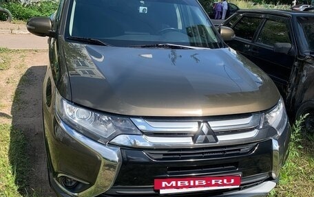Mitsubishi Outlander III рестайлинг 3, 2016 год, 2 150 000 рублей, 17 фотография