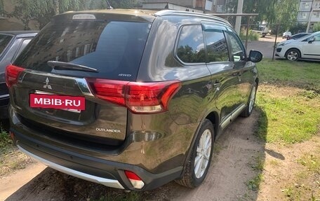 Mitsubishi Outlander III рестайлинг 3, 2016 год, 2 150 000 рублей, 13 фотография